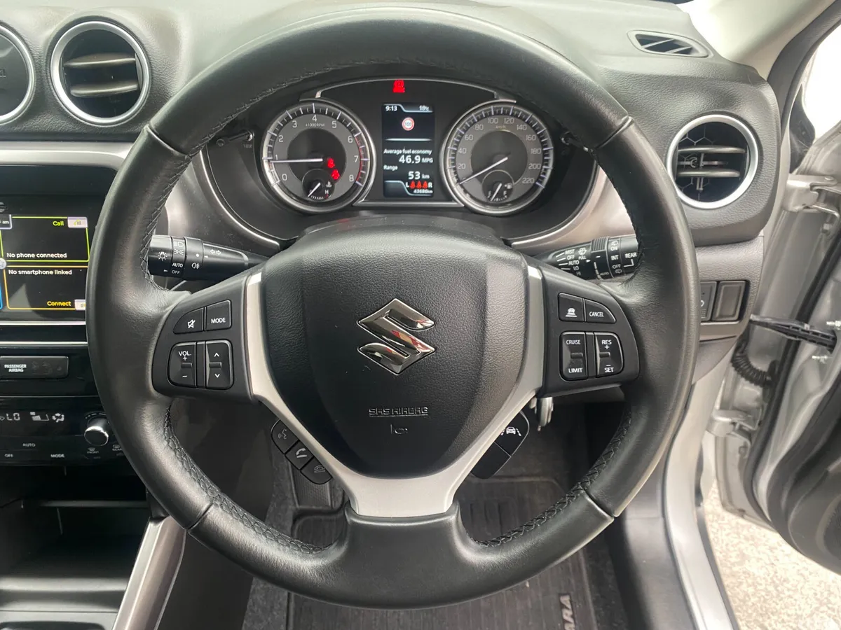 Suzuki Vitara SUV, Petrol Hybrid, 2023, Silver