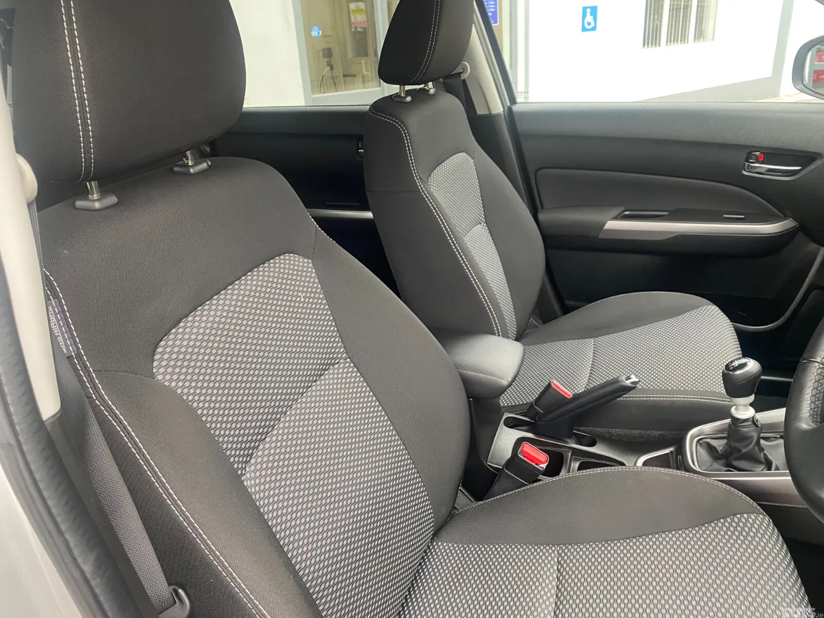Suzuki Vitara SUV, Petrol Hybrid, 2023, Silver