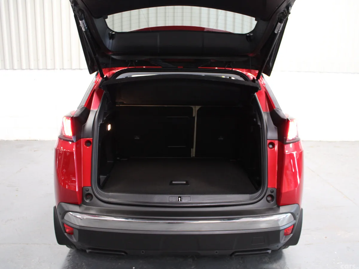 Peugeot 3008 MPV, Diesel, 2021, Red