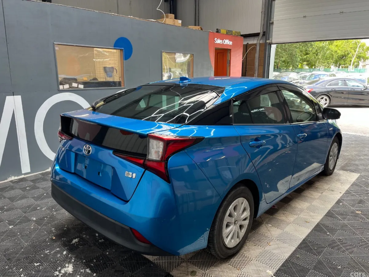 Toyota Prius MPV, Petrol Hybrid, 2019, Blue