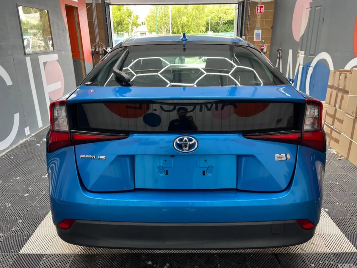Toyota Prius MPV, Petrol Hybrid, 2019, Blue