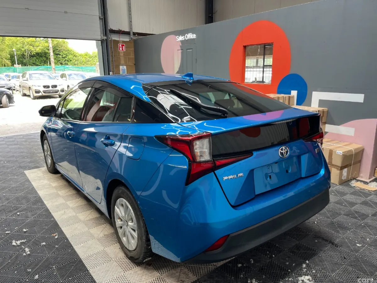 Toyota Prius MPV, Petrol Hybrid, 2019, Blue