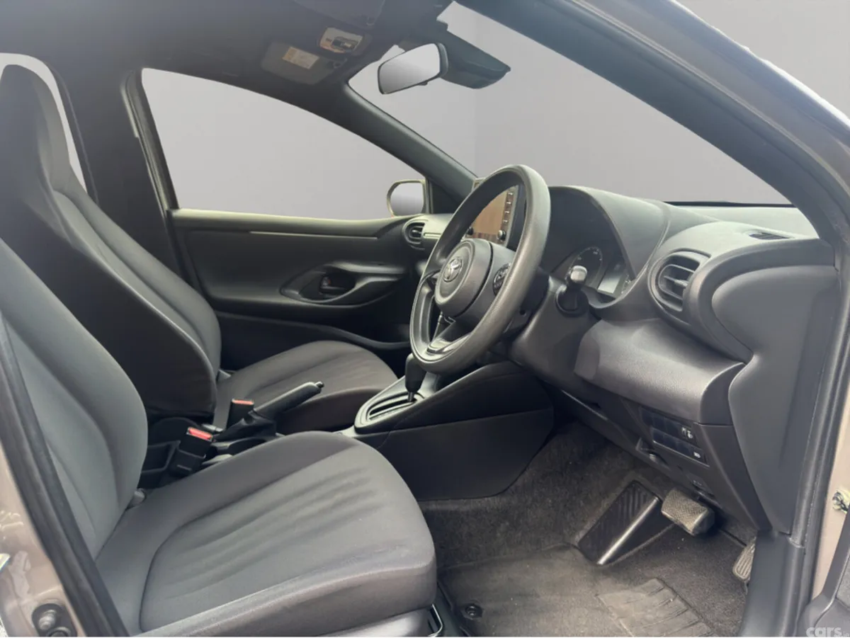 Toyota Yaris Hatchback, Petrol Hybrid, 2021, Bronze