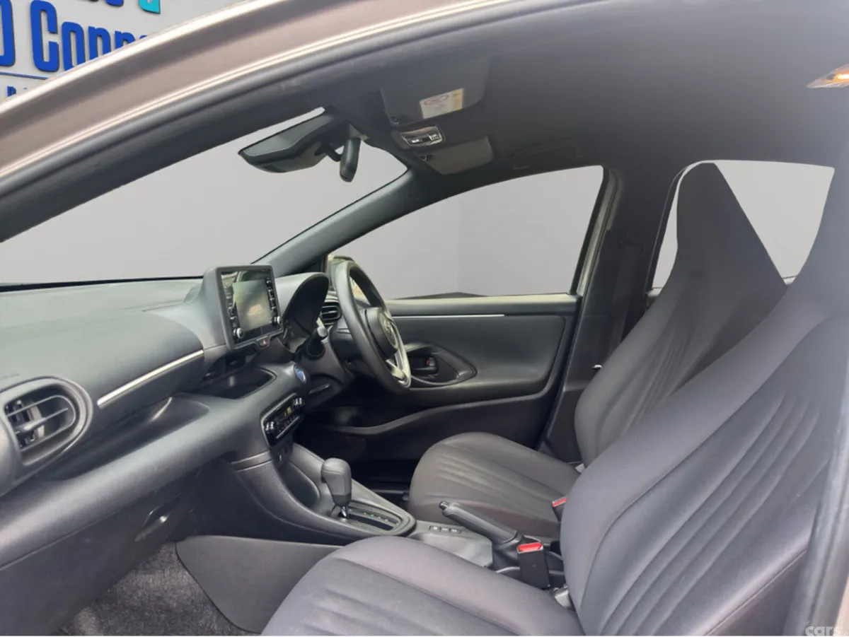 Toyota Yaris Hatchback, Petrol Hybrid, 2021, Bronze