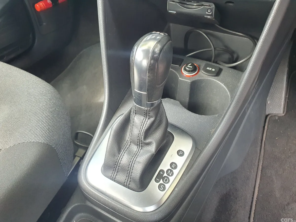 Volkswagen Polo Hatchback, Petrol, 2013, White