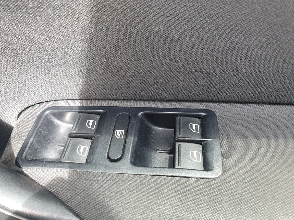 Volkswagen Polo Hatchback, Petrol, 2013, White