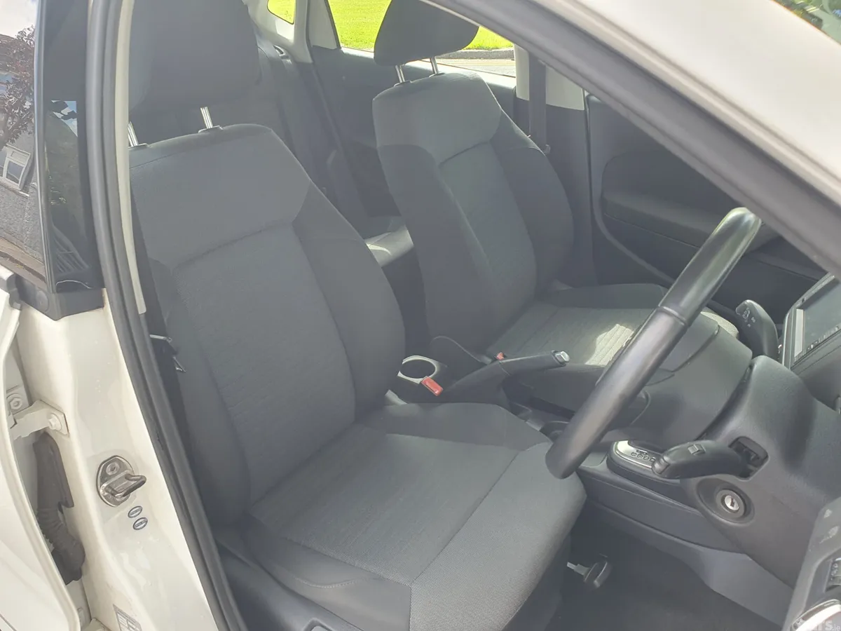 Volkswagen Polo Hatchback, Petrol, 2013, White
