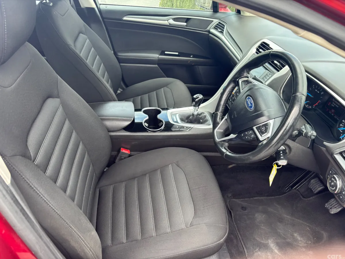 Ford Mondeo Hatchback, Diesel, 2016, Red