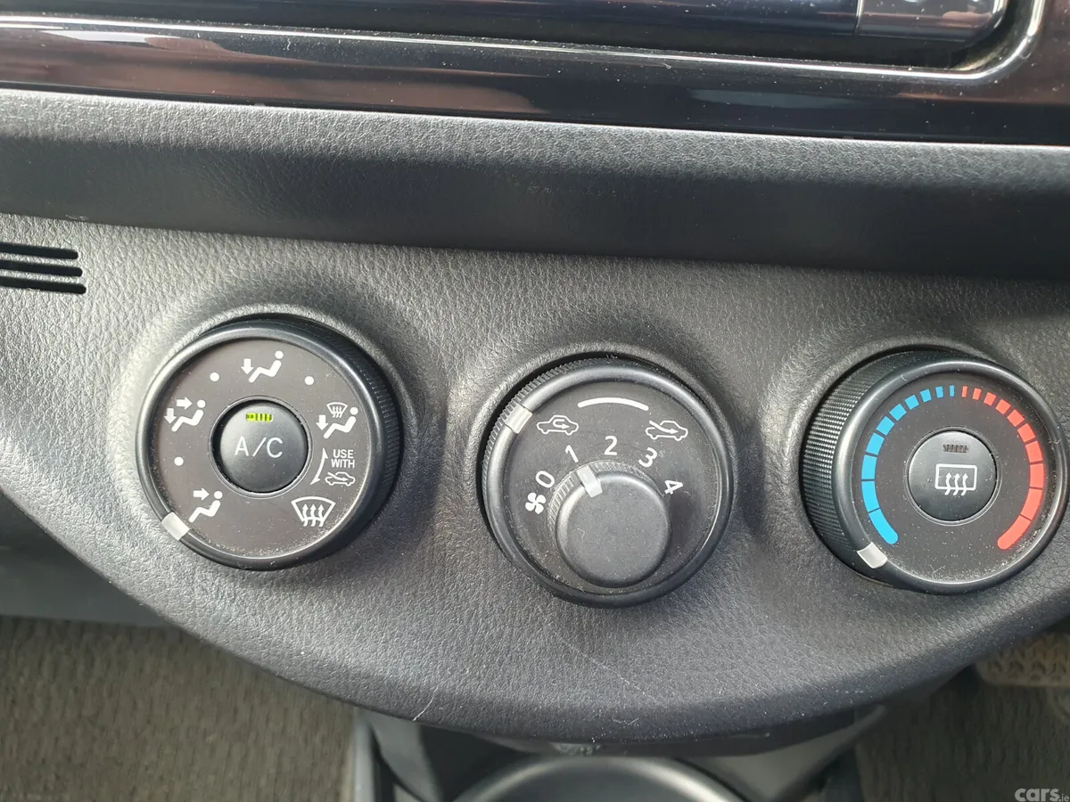 Toyota Yaris Hatchback, Petrol, 2018, Silver