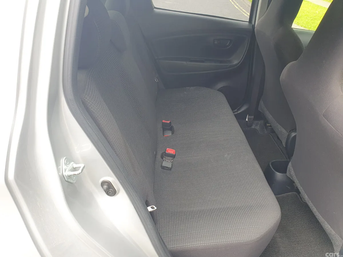 Toyota Yaris Hatchback, Petrol, 2018, Silver