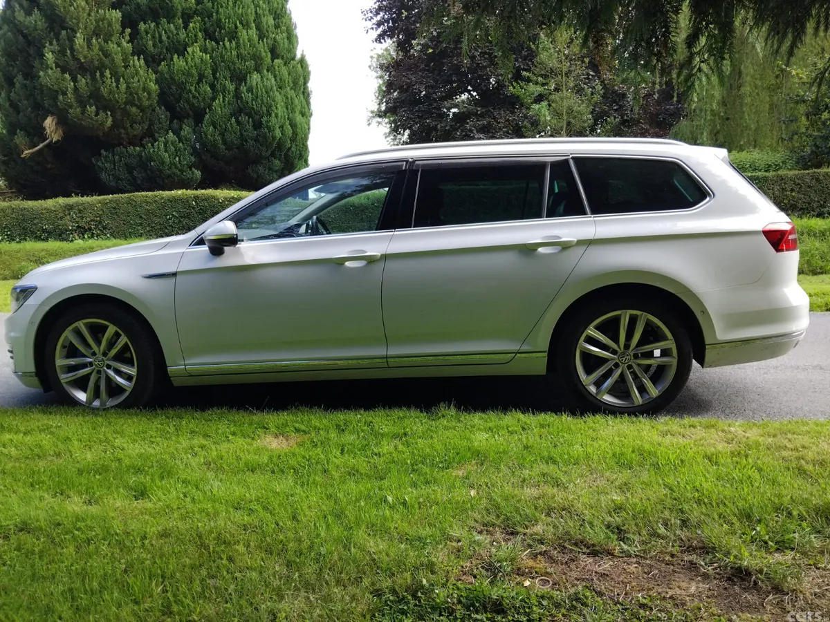 Volkswagen Passat Estate, Petrol Hybrid, 2018, White