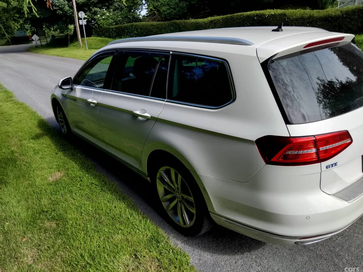 Volkswagen Passat Estate, Petrol Hybrid, 2018, White