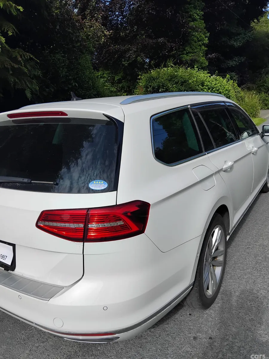 Volkswagen Passat Estate, Petrol Hybrid, 2018, White