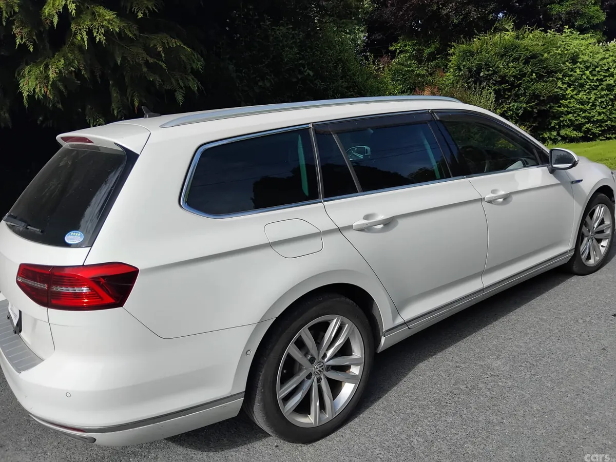 Volkswagen Passat Estate, Petrol Hybrid, 2018, White