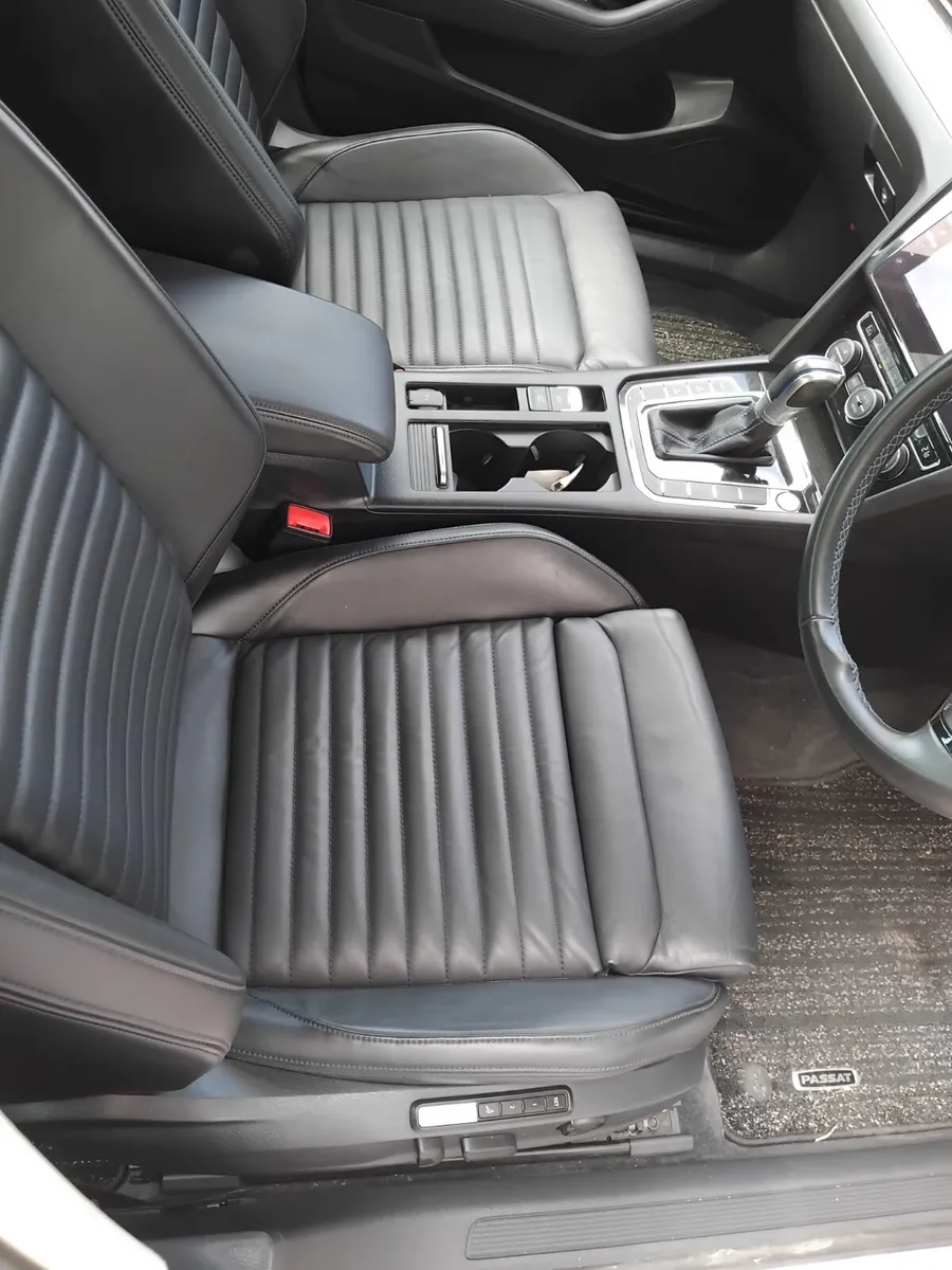 Volkswagen Passat Estate, Petrol Hybrid, 2018, White