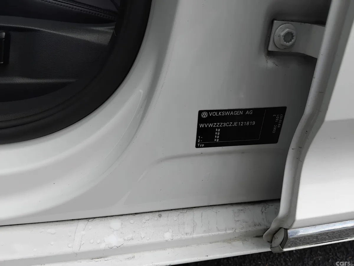 Volkswagen Passat Estate, Petrol Hybrid, 2018, White