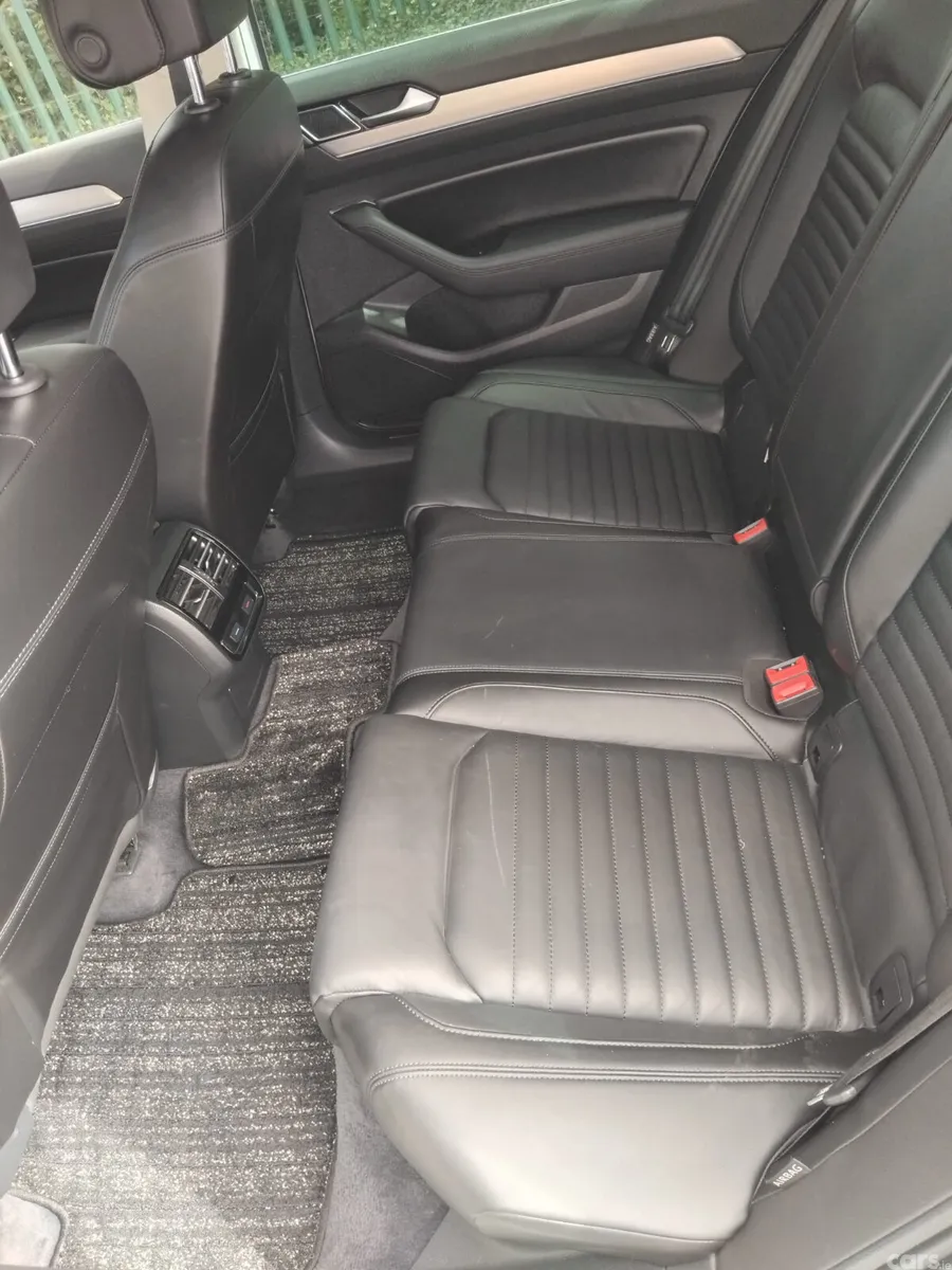 Volkswagen Passat Estate, Petrol Hybrid, 2018, White