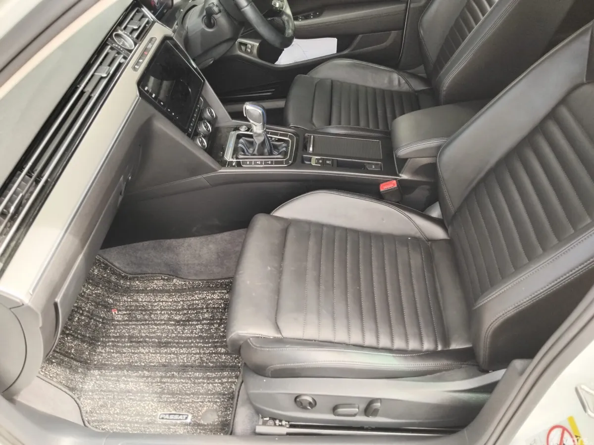 Volkswagen Passat Estate, Petrol Hybrid, 2018, White