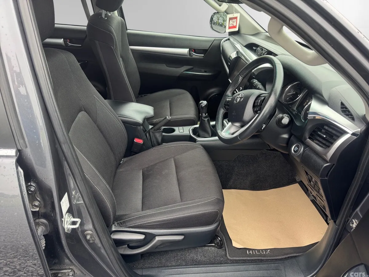 Toyota Hilux Pick Up, Diesel, 2025, Grey