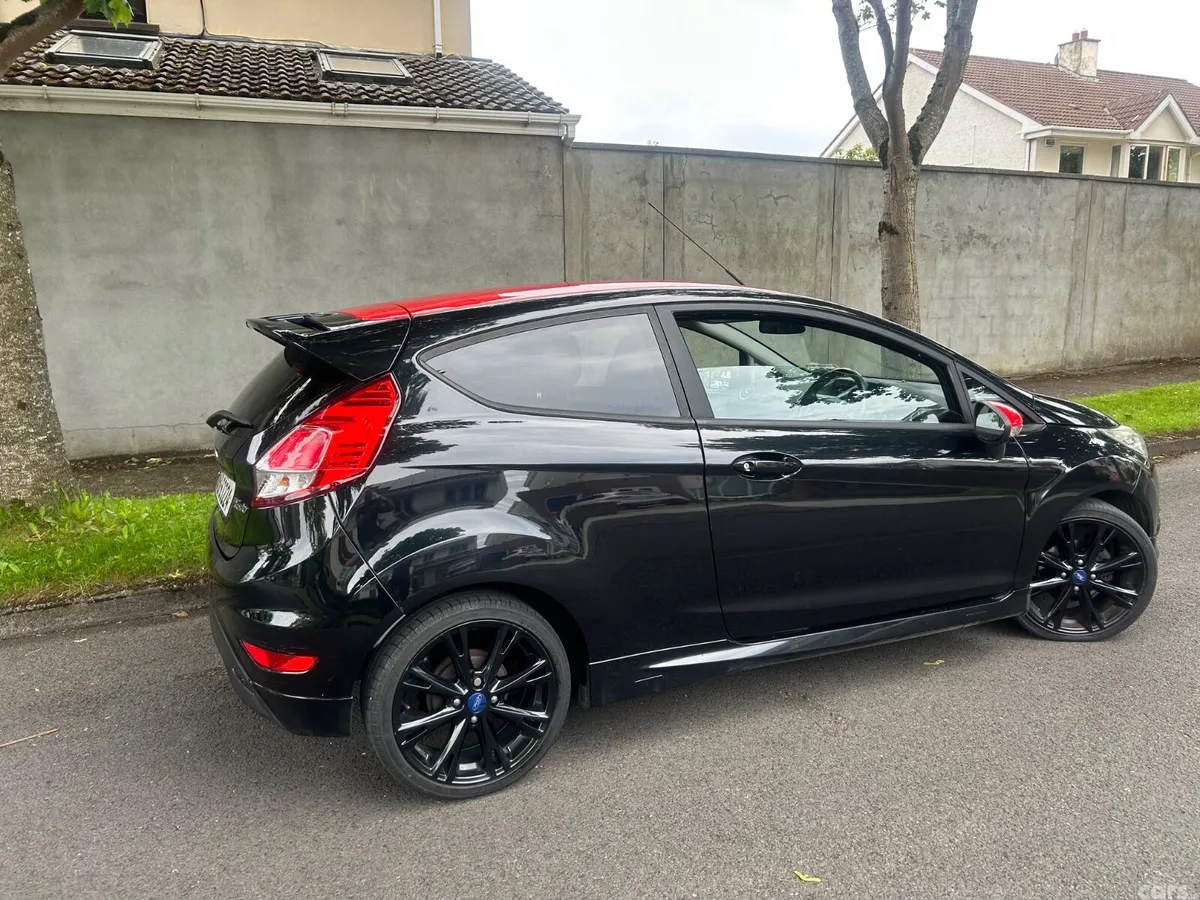 Ford Fiesta Hatchback, Petrol, 2015, Black