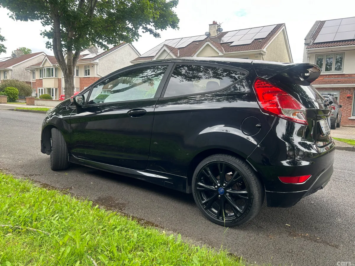 Ford Fiesta Hatchback, Petrol, 2015, Black