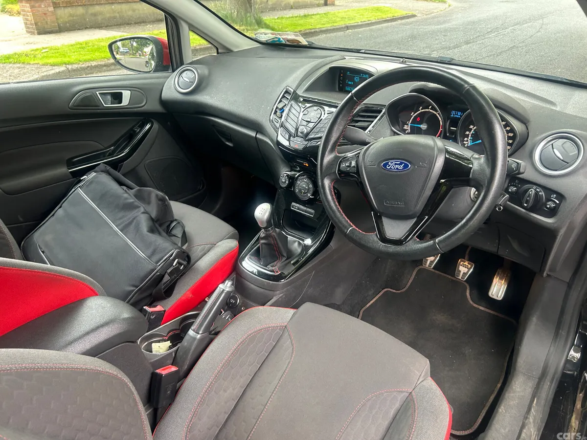 Ford Fiesta Hatchback, Petrol, 2015, Black