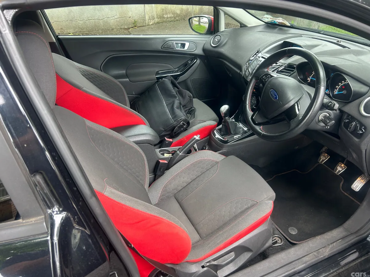 Ford Fiesta Hatchback, Petrol, 2015, Black