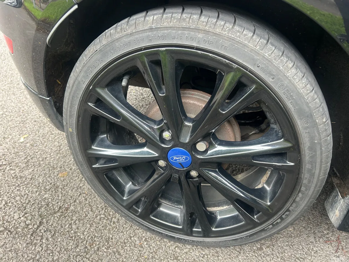 Ford Fiesta Hatchback, Petrol, 2015, Black