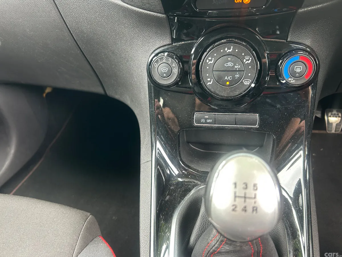 Ford Fiesta Hatchback, Petrol, 2015, Black
