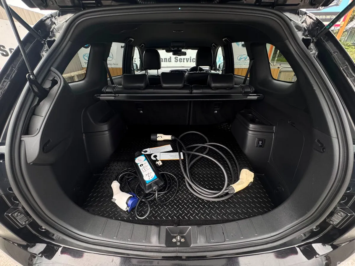 Mitsubishi Outlander SUV, Petrol Plug-in Hybrid, 2019, Black
