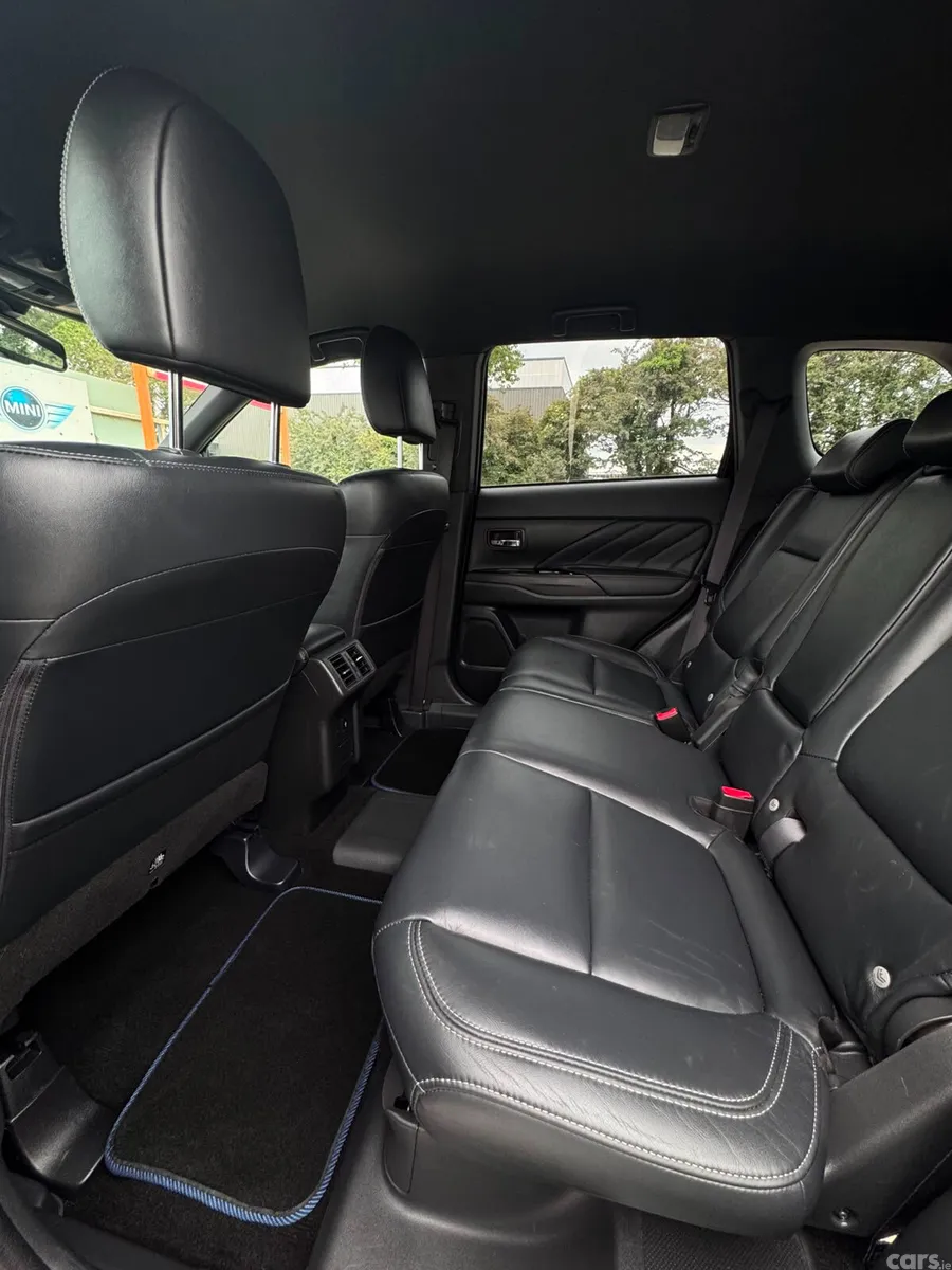 Mitsubishi Outlander SUV, Petrol Plug-in Hybrid, 2019, Black