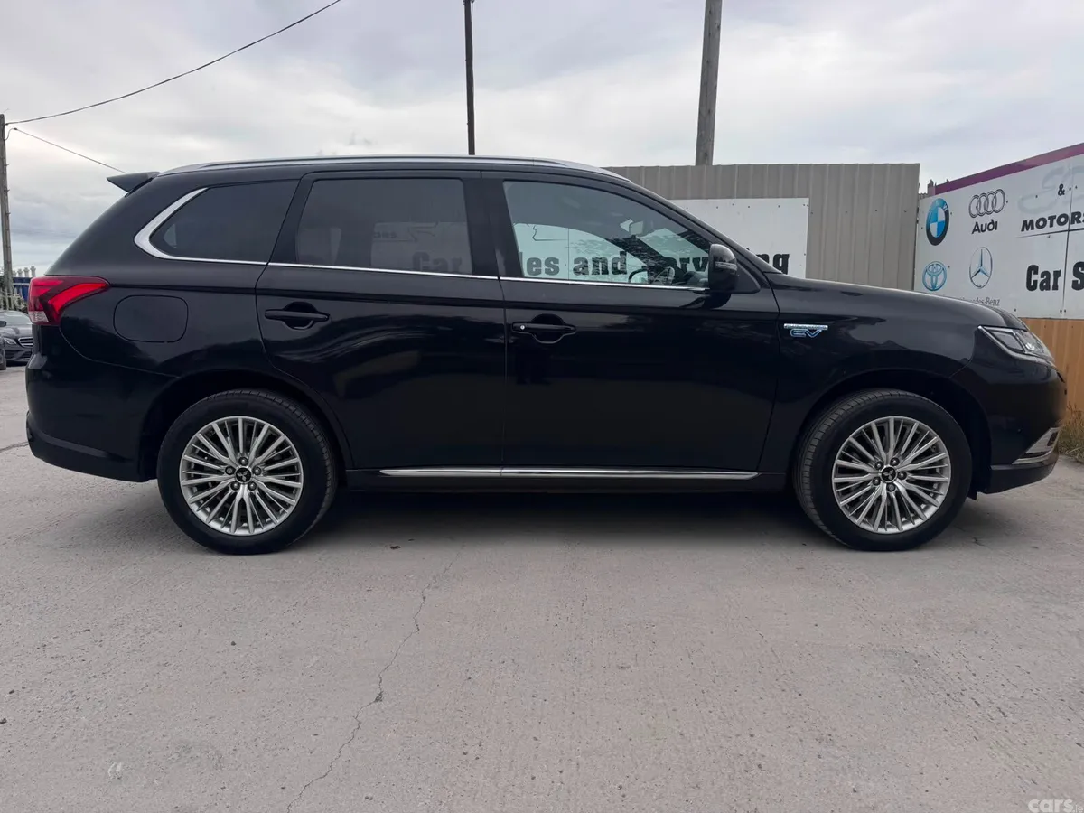 Mitsubishi Outlander SUV, Petrol Plug-in Hybrid, 2019, Black
