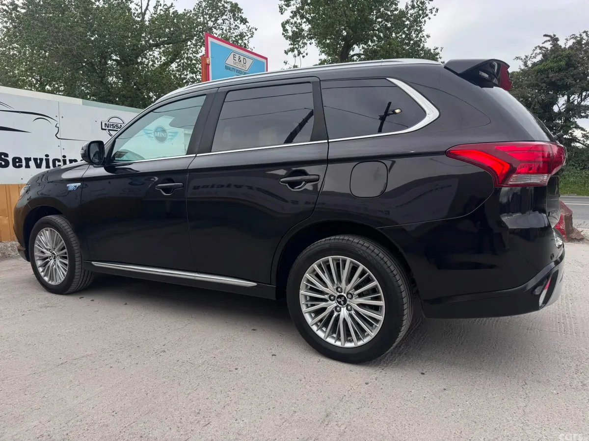Mitsubishi Outlander SUV, Petrol Plug-in Hybrid, 2019, Black