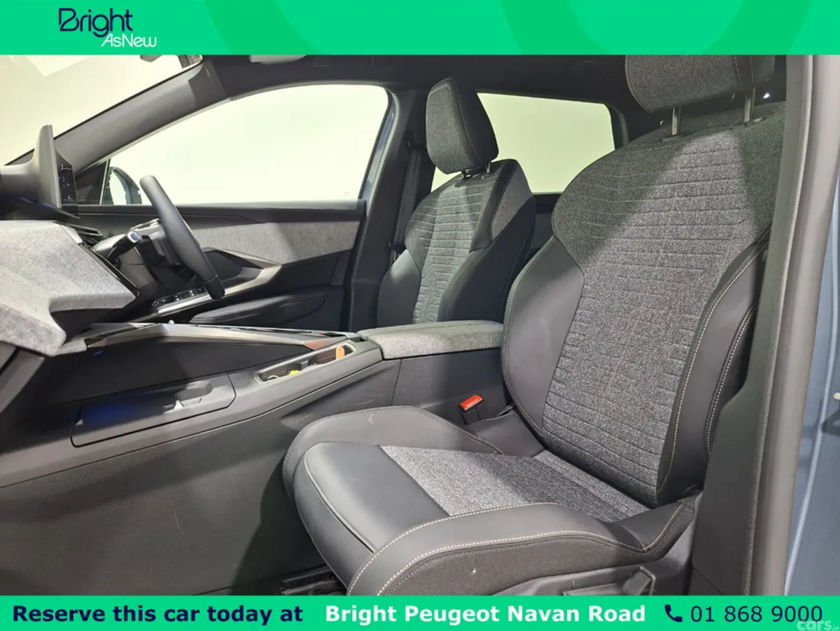 Peugeot 5008 MPV, Petrol, 2026, Blue
