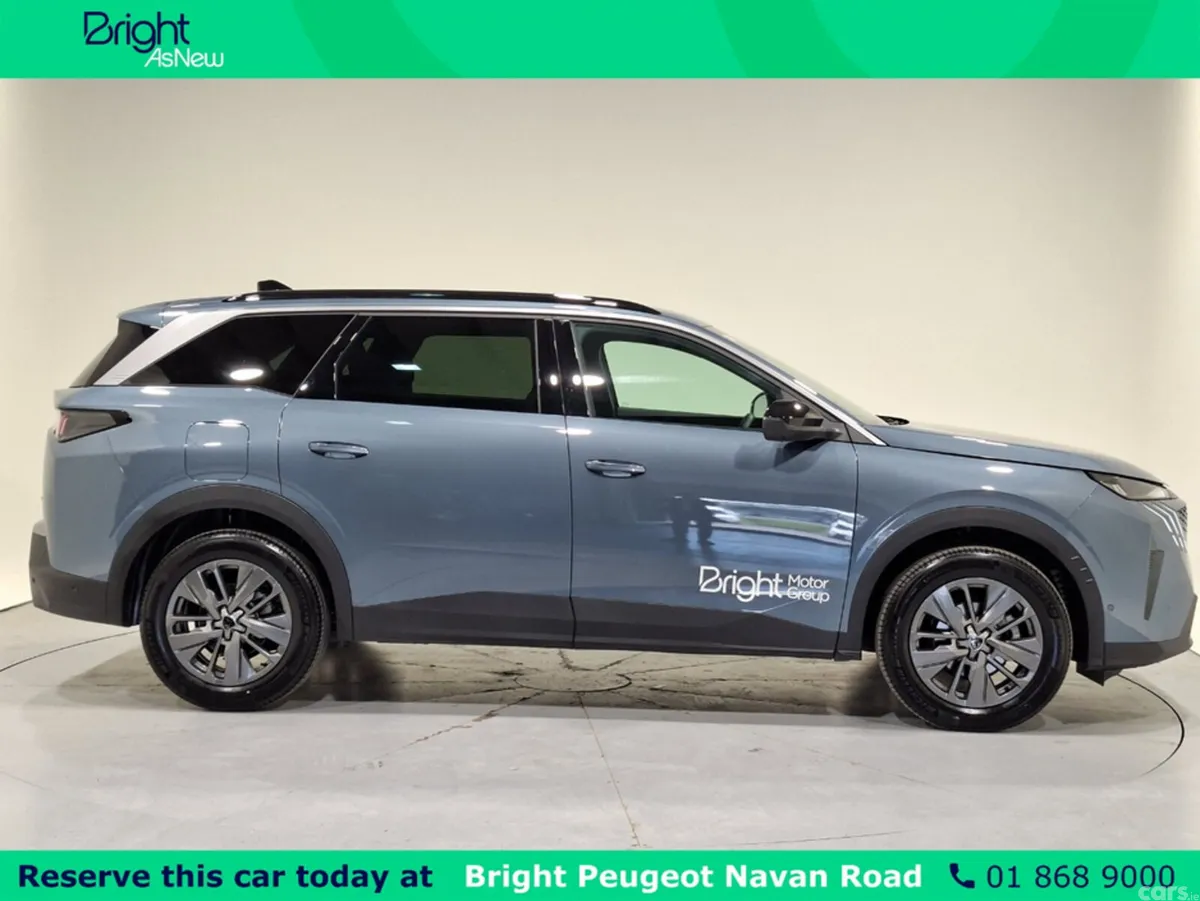 Peugeot 5008 MPV, Petrol, 2026, Blue