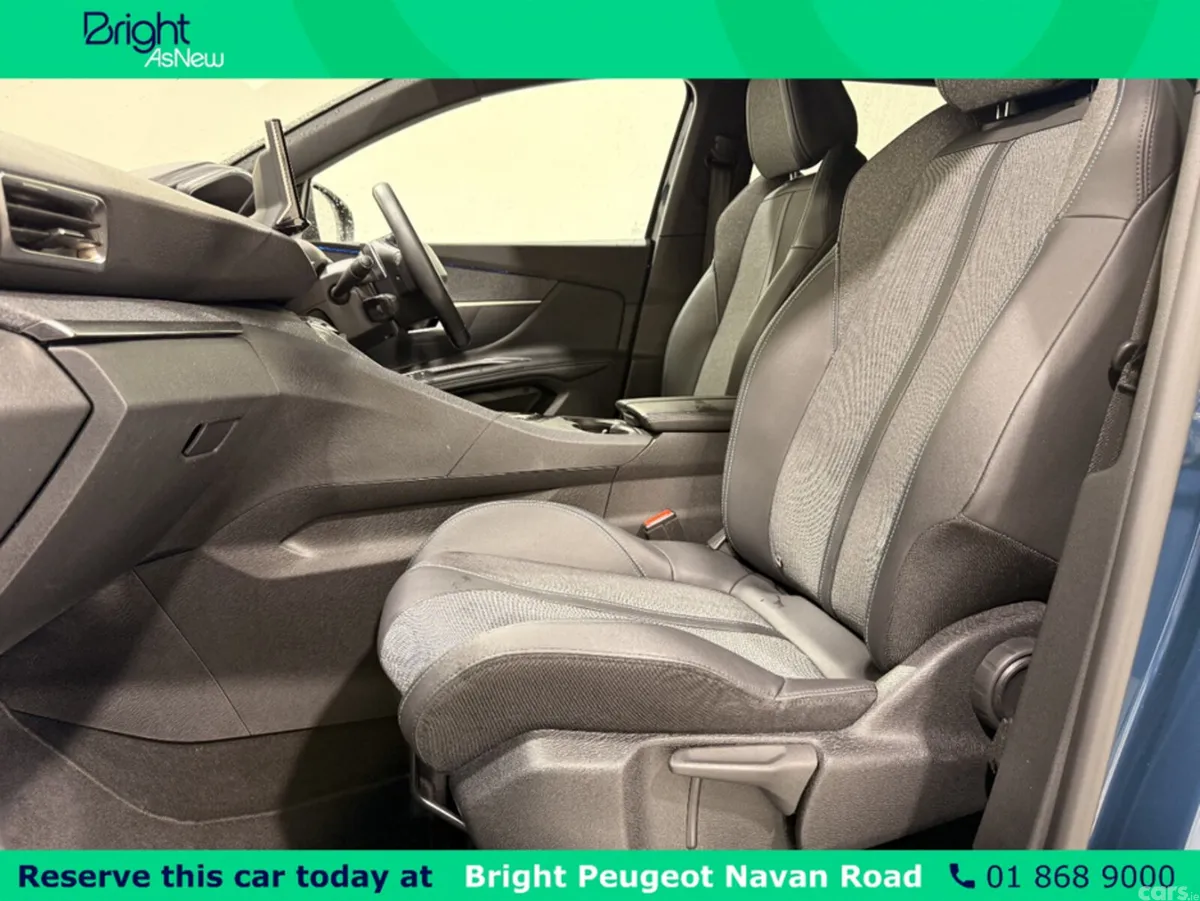 Peugeot 3008 MPV, Petrol, 2023, Blue
