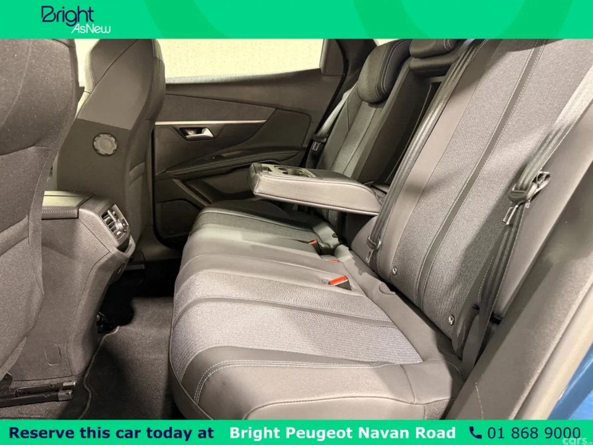 Peugeot 3008 MPV, Petrol, 2023, Blue