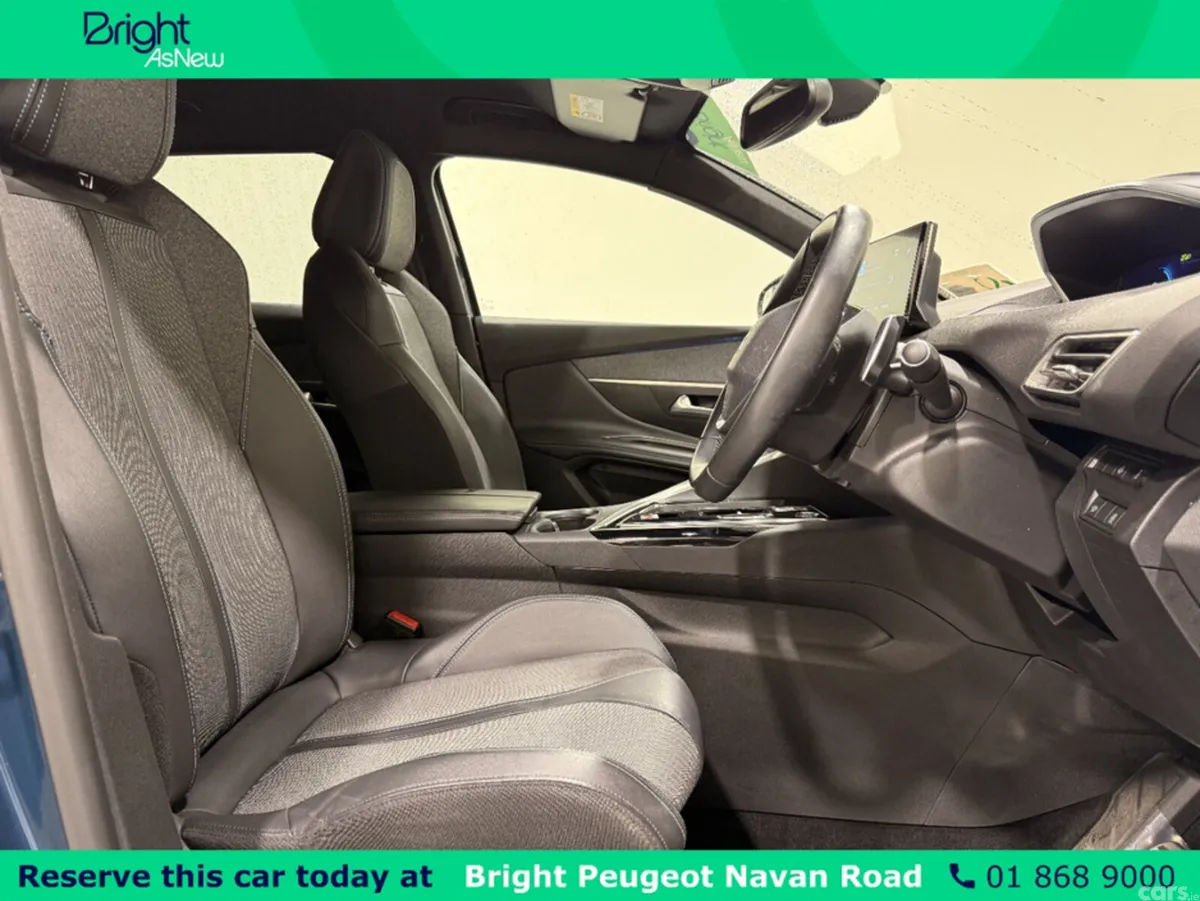 Peugeot 3008 MPV, Petrol, 2023, Blue
