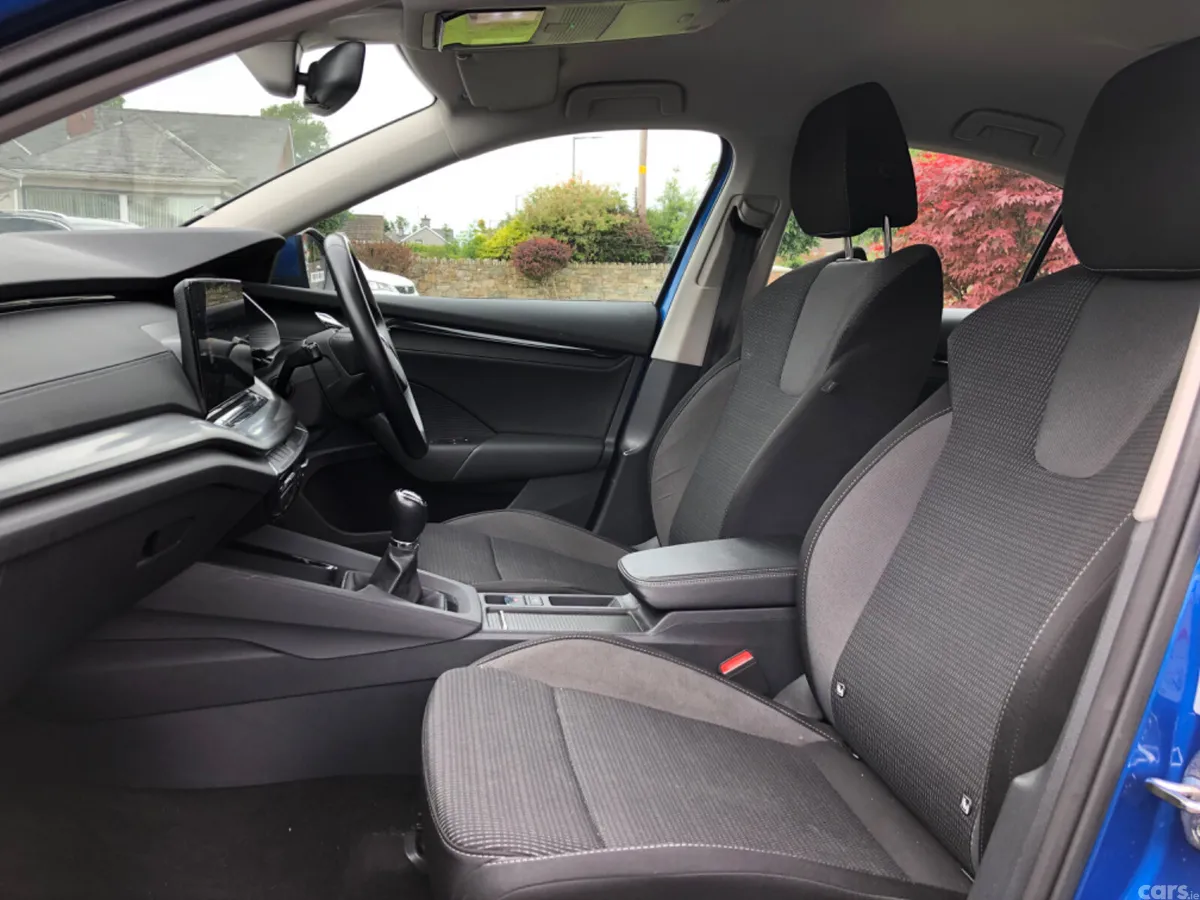 Skoda Octavia Hatchback, Diesel, 2023, Blue