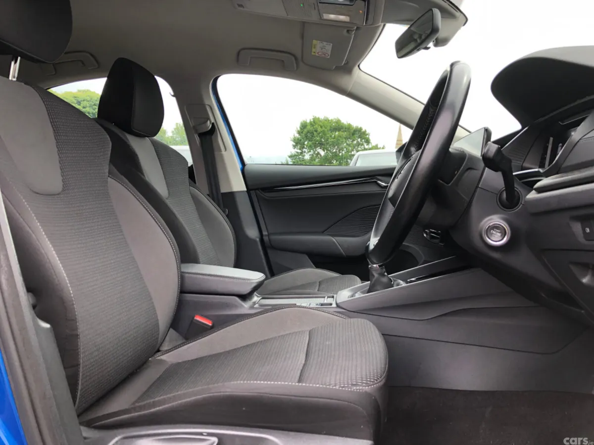 Skoda Octavia Hatchback, Diesel, 2023, Blue