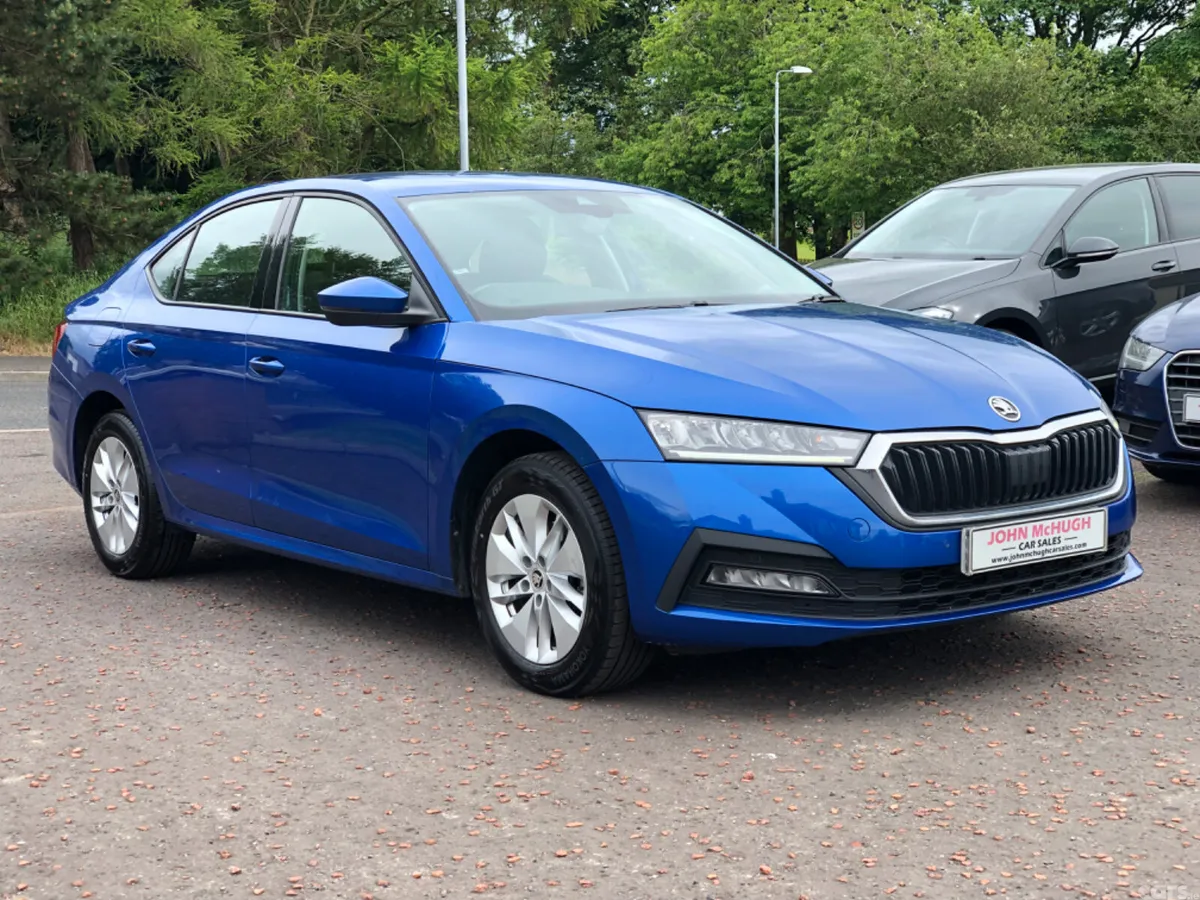Skoda Octavia Hatchback, Diesel, 2023, Blue