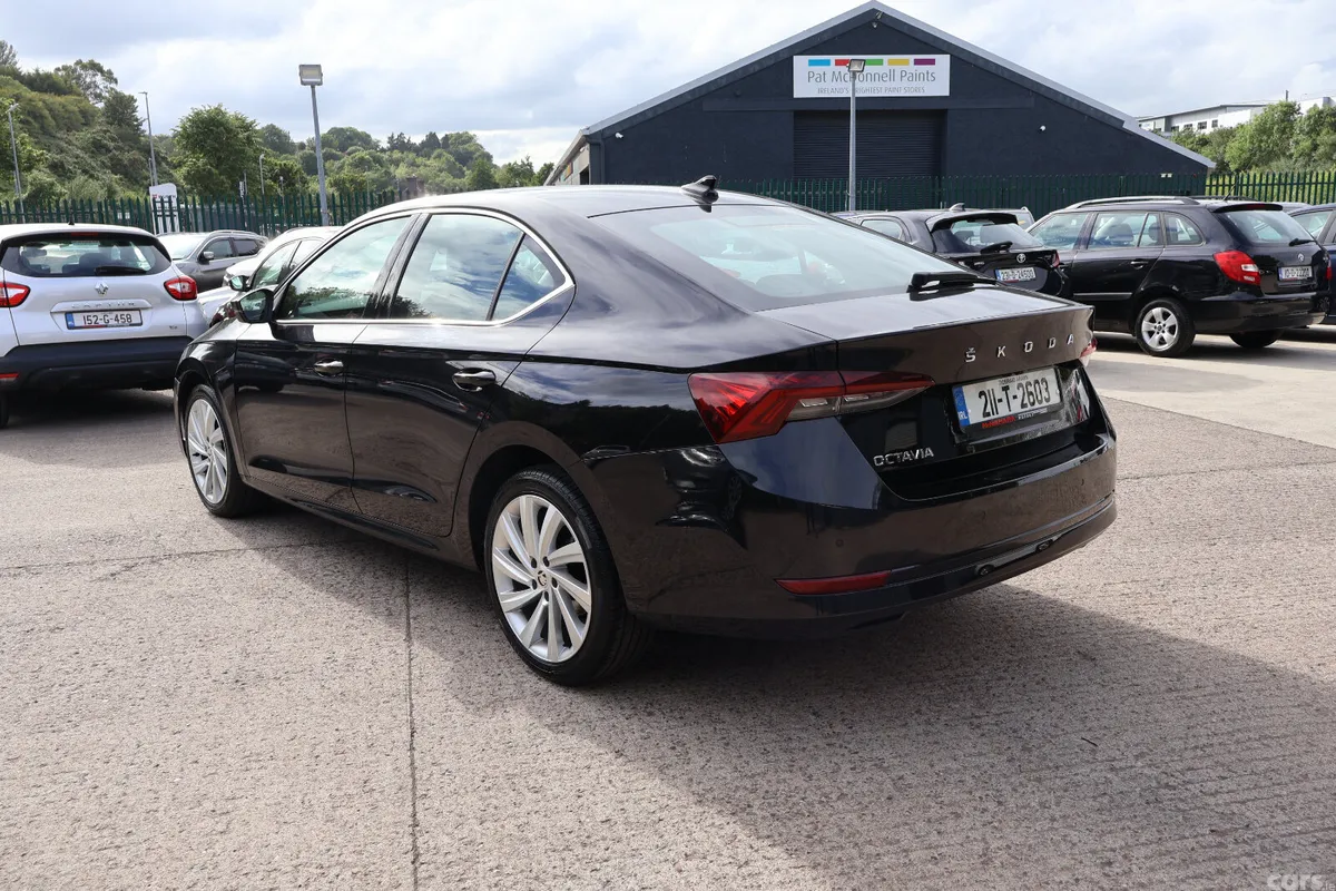 Skoda Octavia Saloon, Diesel, 2021, Black
