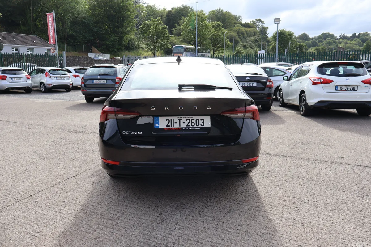 Skoda Octavia Saloon, Diesel, 2021, Black