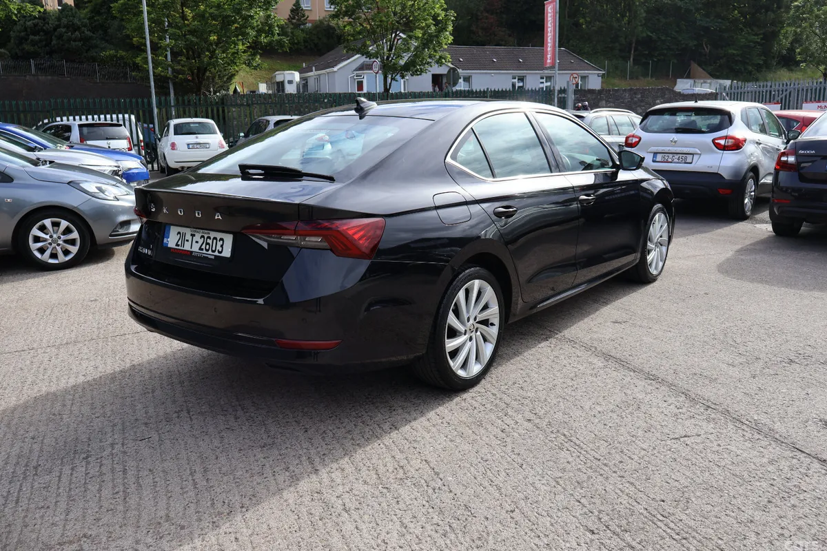 Skoda Octavia Saloon, Diesel, 2021, Black