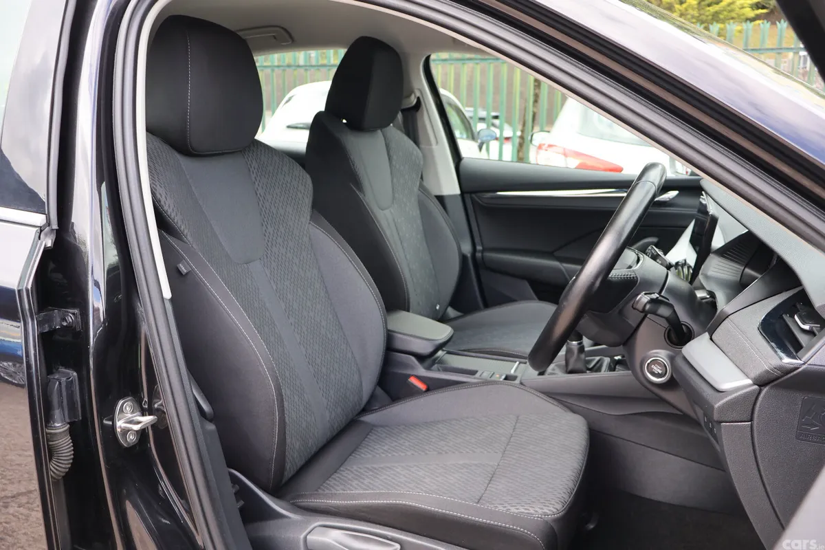 Skoda Octavia Saloon, Diesel, 2021, Black