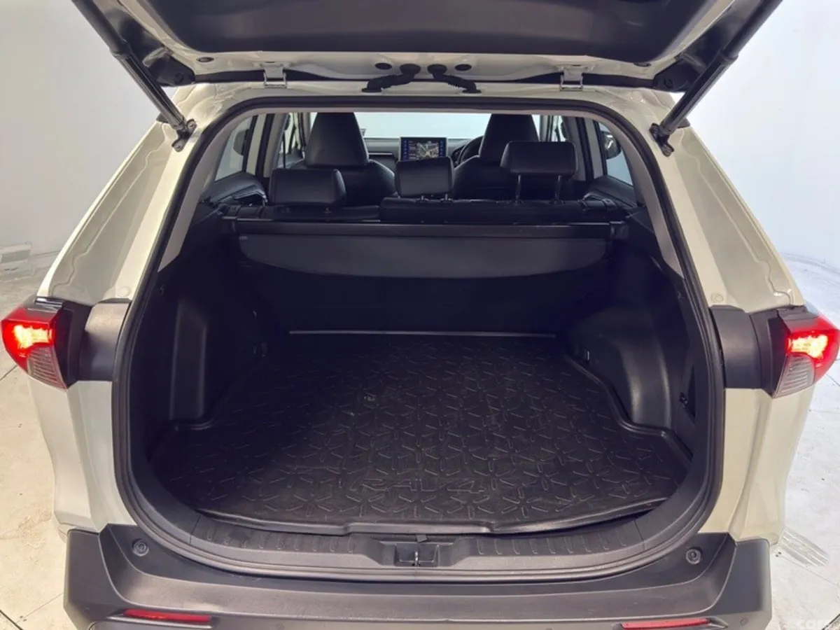 Toyota RAV4 SUV, Petrol Hybrid, 2022, White