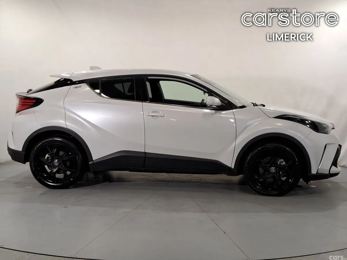 Toyota C-HR SUV, Petrol Hybrid, 2023, White