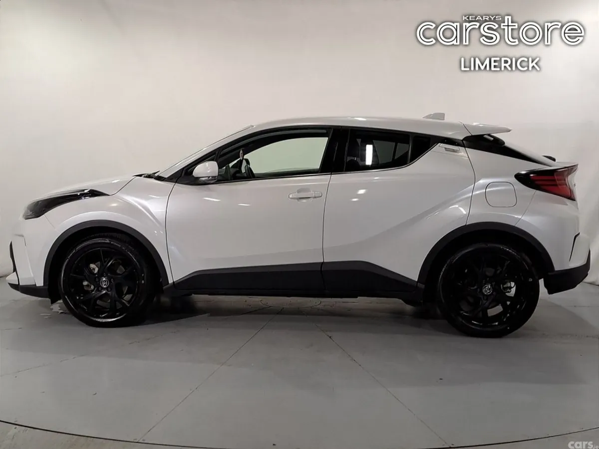 Toyota C-HR SUV, Petrol Hybrid, 2023, White
