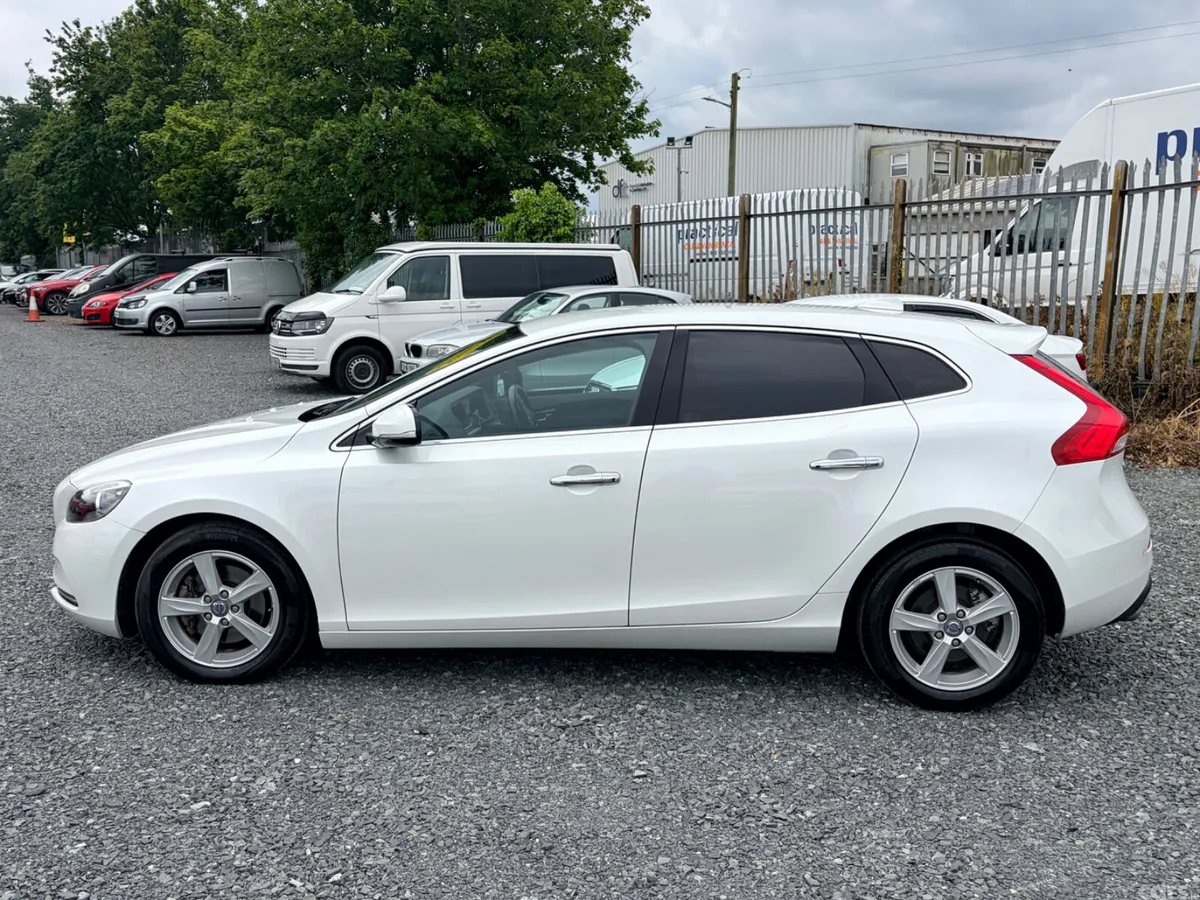 Volvo V40 Hatchback, Petrol, 2014, White