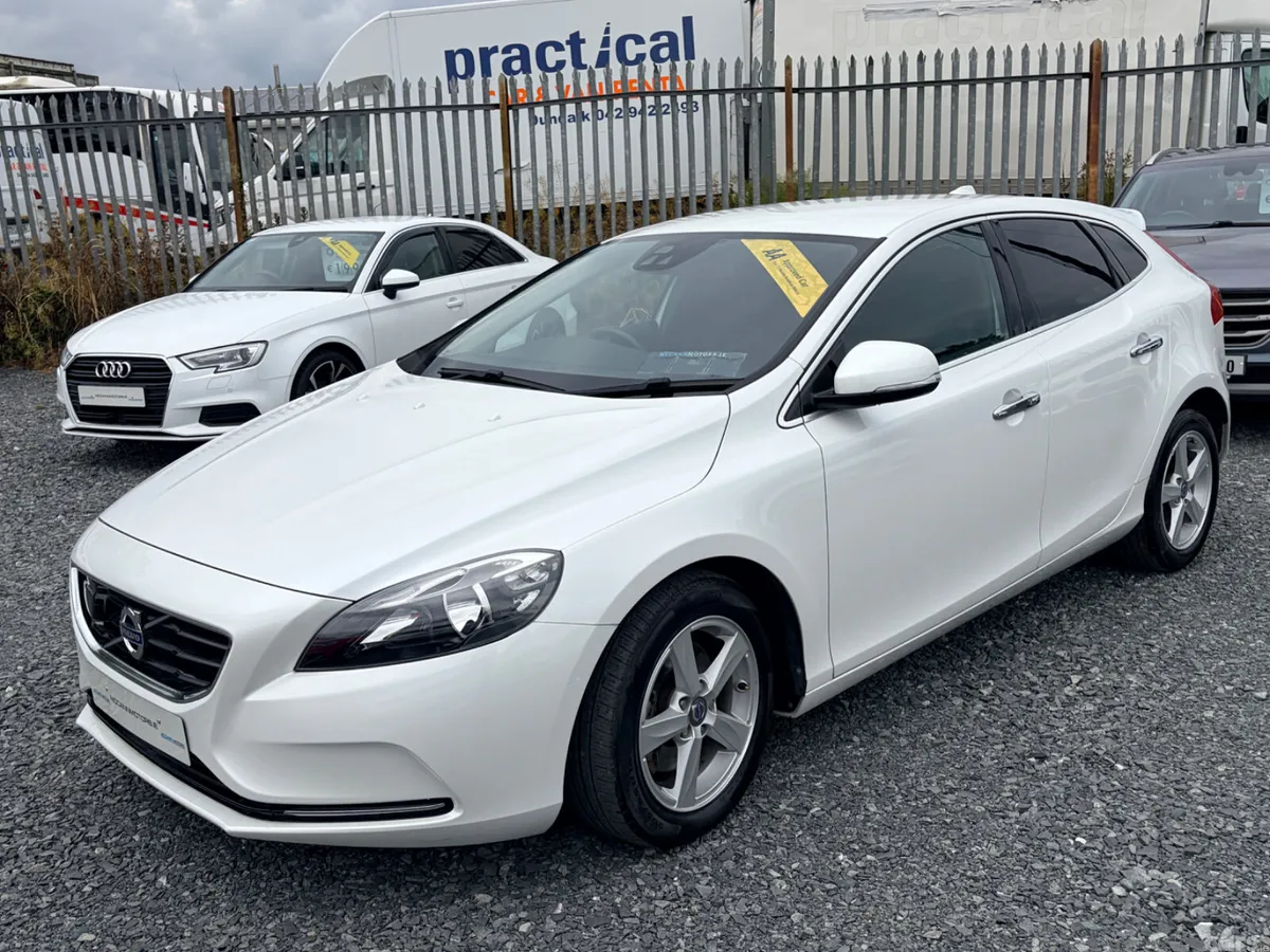 Volvo V40 Hatchback, Petrol, 2014, White